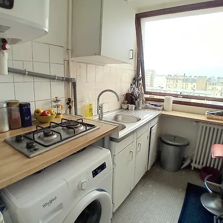 Jolie A 12 Em Apartment